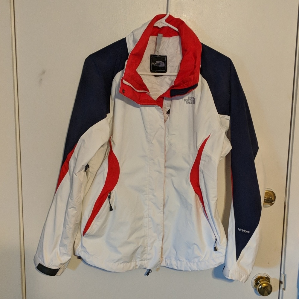Ladies North Face Jacket With Multiple Pockets - image 1